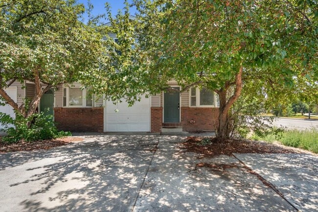 Building Photo - 698 Eagle Dr