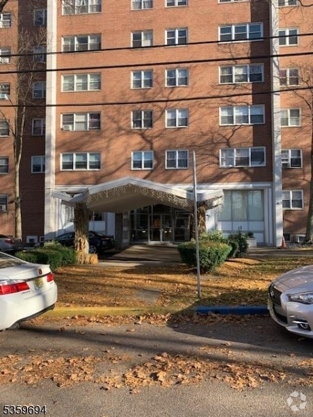 Building Photo - 39 E 39th St Rental