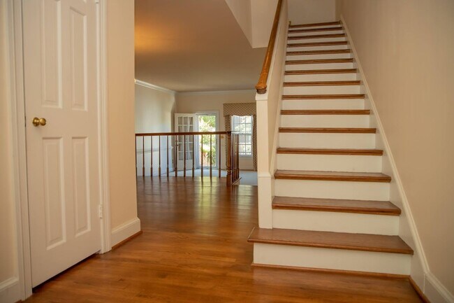 Photo - GHENT SQUARE