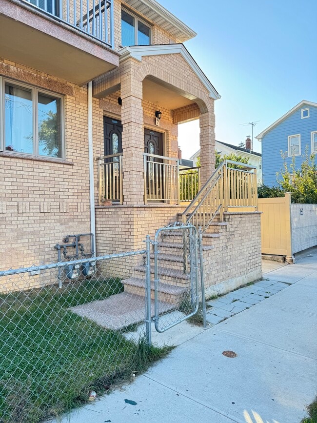 Building Photo - 9838 Eckford Ave Unit First Floor