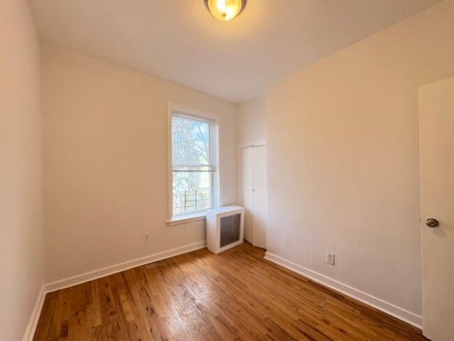 Photo - 400 Woodlawn Ave Unit 2