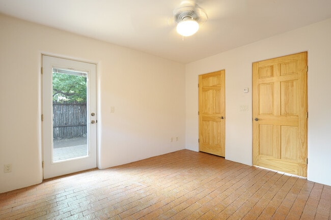 Photo - 245/247 Casados St Unidad A