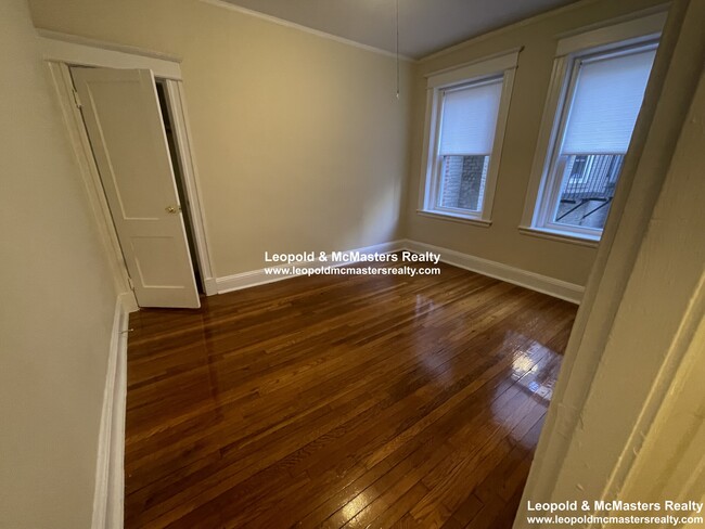 Building Photo - 64 Woodstock Ave Rental