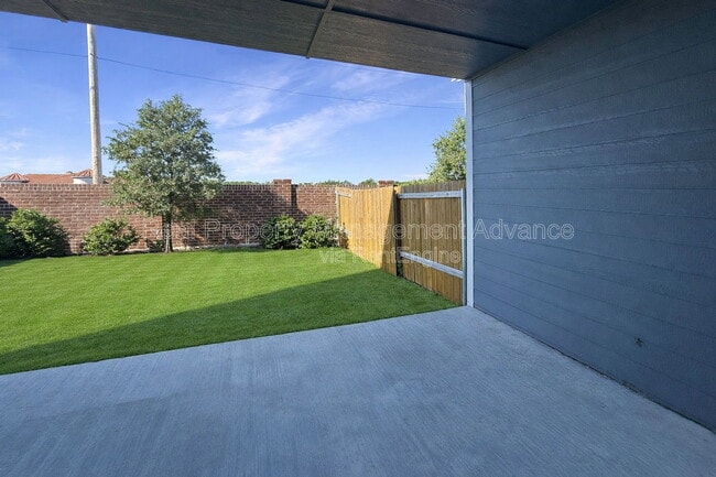 Photo - 303 Stone Ct