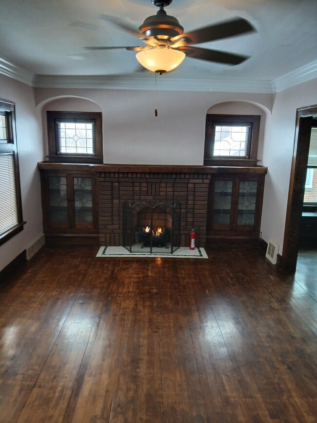 Building Photo - 5218 Ira Ave Unit 2 Bedroom upper Duplex