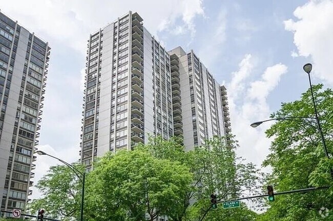 Building Photo - 1360 N Sandburg Terrace Unit 1608 Rental