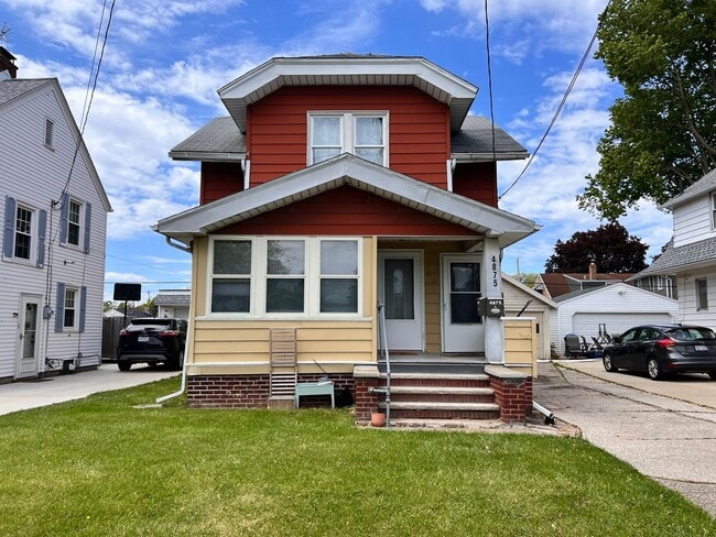 Building Photo - 4875 292nd St Unit 1/2