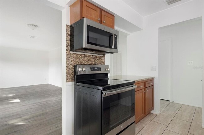 Photo - 7670 8th St N