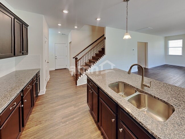4521 Tarpon Dr