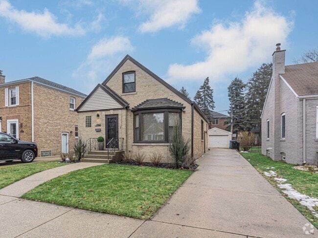 Building Photo - 7107 N Melvina Ave Rental