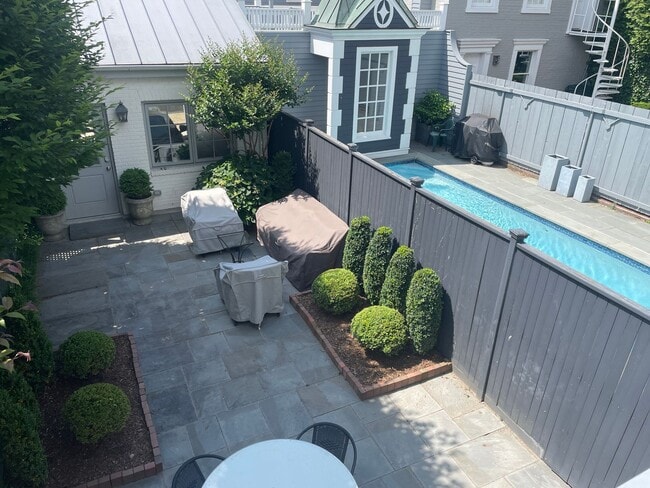 Photo - Georgetown Splendor with Garage Parking