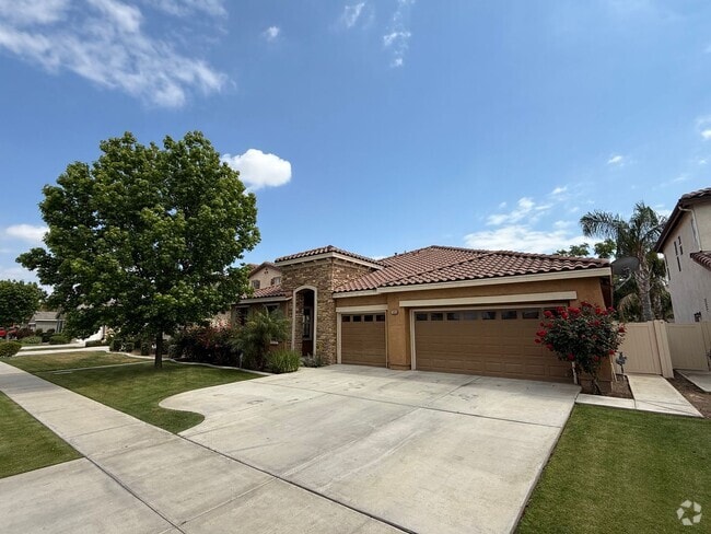 Building Photo - Elegant 4-Bedroom, 3-Bathroom Home with 3-...