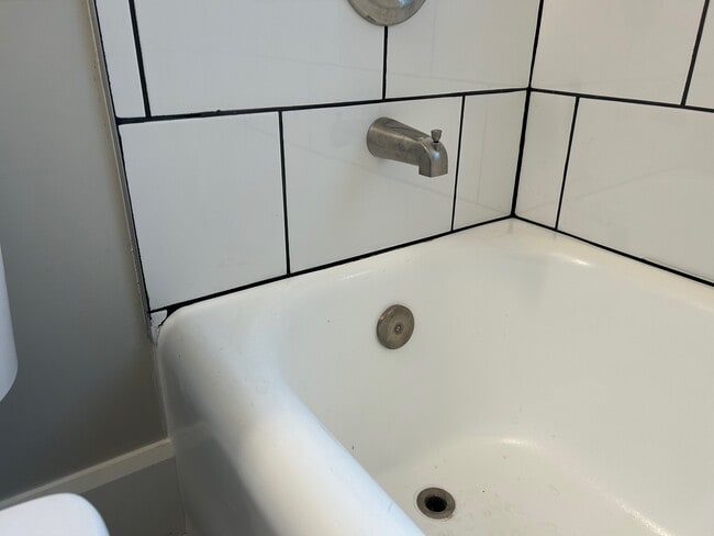 Photo - 2624 Woodlawn Ave Unit 1st floor