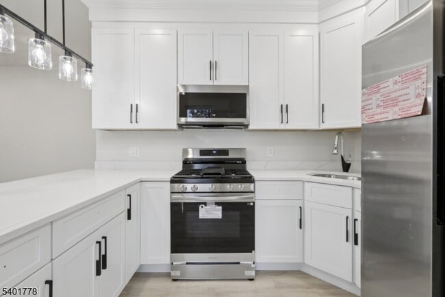 Photo - 540 E 25th St