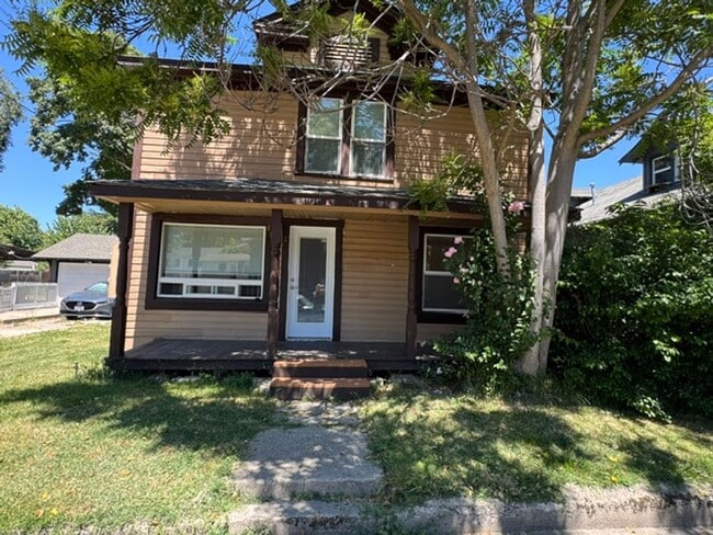 Building Photo - 819 Taylor St
