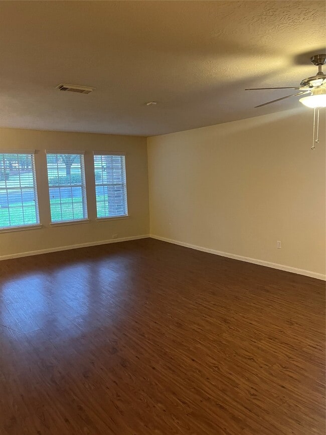 Photo - 302 Inverness Dr