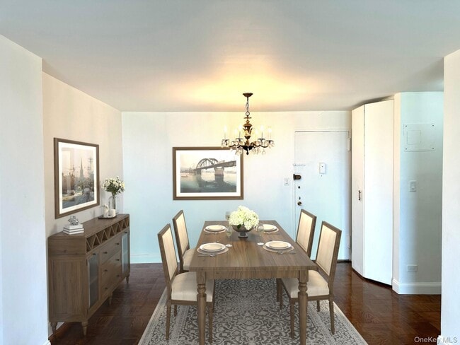 61-20 Grand Central Pkwy Unit A1402