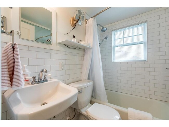 Photo - 538 4th Ave NW Unit Upper