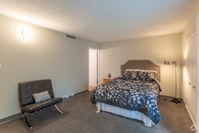 2 Bedroom, 2.5 Bath Townhome 1,200 sq. ft.