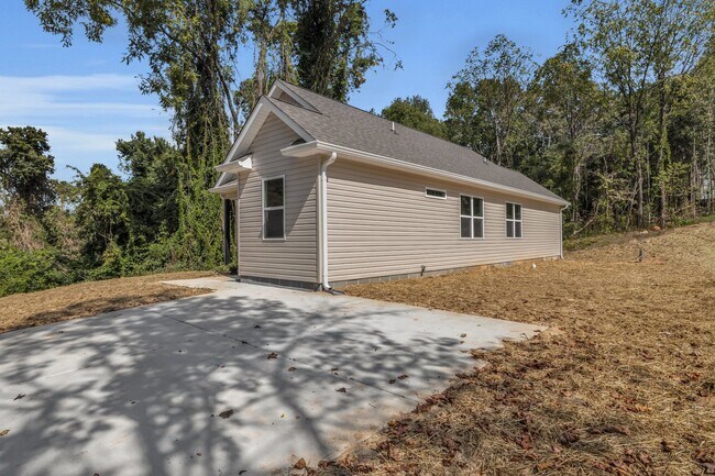 Photo - 806 Hogan Rd