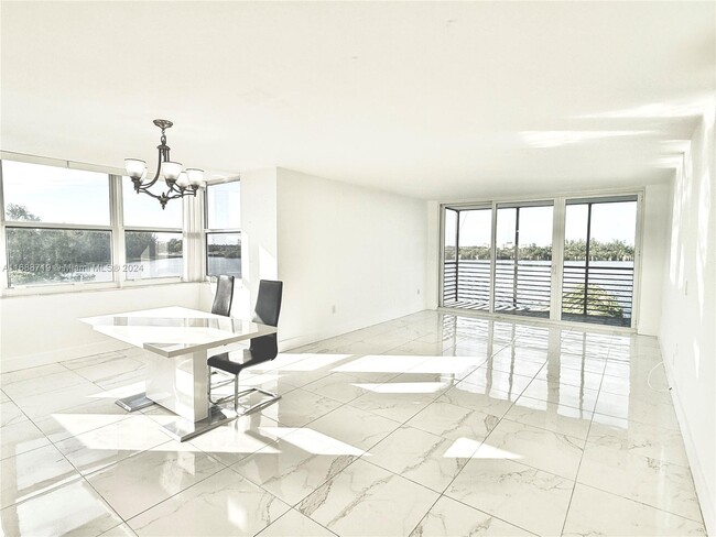 Photo - 1075 NE Miami Gardens Dr Condominio Unidad 501