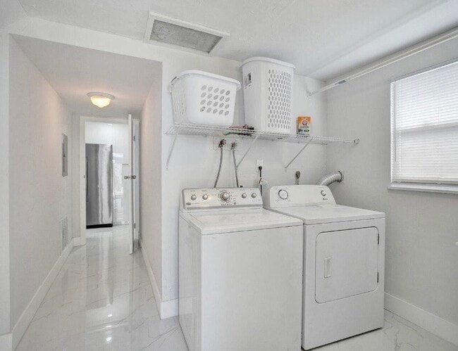 Photo - 255 Glouchester St