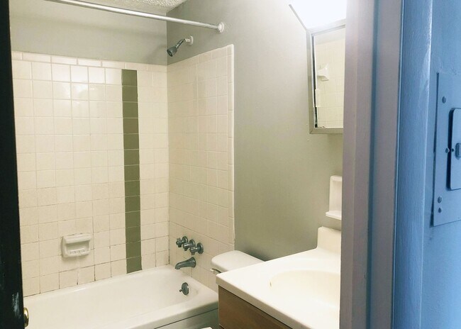 Photo - 440 Ludlow Ave Unit 440-05