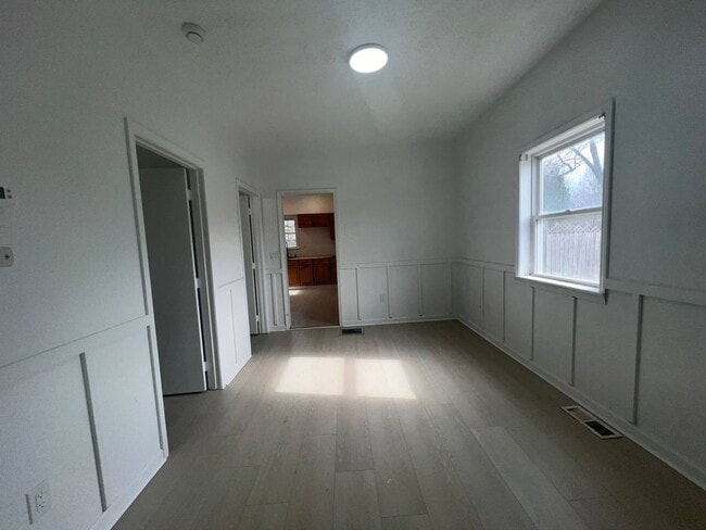 Photo - 121 Monroe St