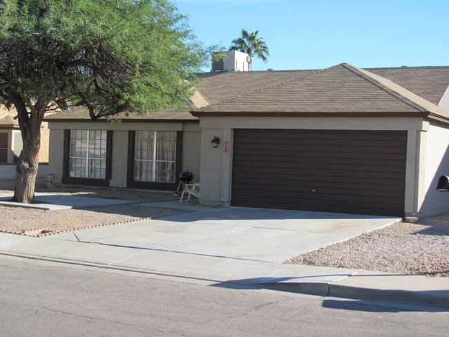 Building Photo - LARGE REMODELED 4BR 2BA HOUSE WITH GARAGE, GRANITE COUNTERS, BUILT-IN BREAKFAST BAR, TILE FLOORS