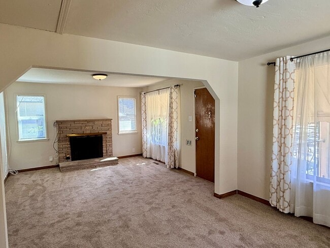 Photo - 330 Waverly St