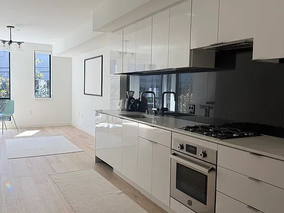 Photo - "Charming Urban Oasis: Spacious 1-Bedroom Retreat in the Heart of San Francisco!"