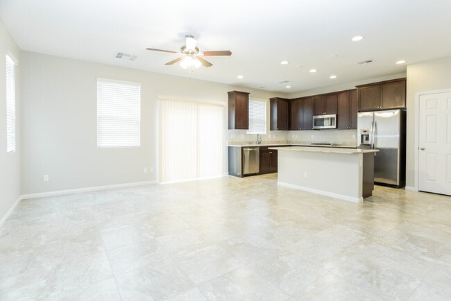 5661 Primrose Peak Ct