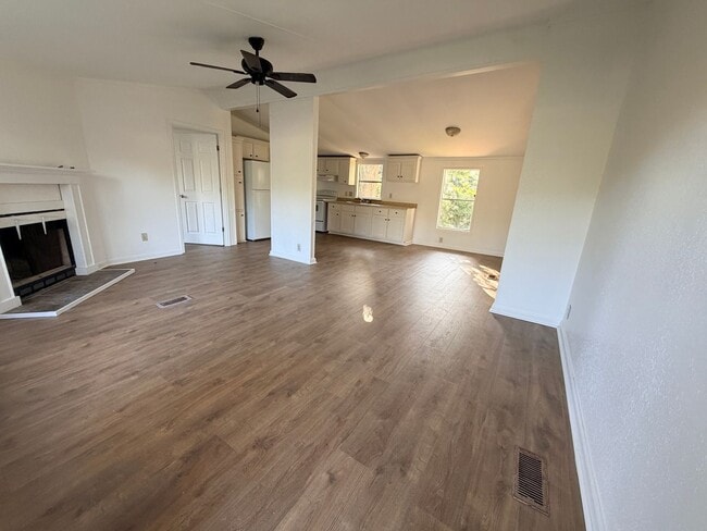 Photo - Updated 3-Bedroom Mobile Home with Modern Finishes in Valdosta