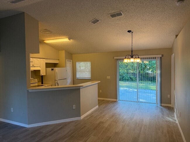 Photo - 546 Lancaster Ave