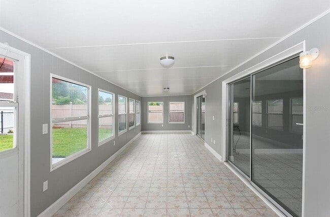 Building Photo - 9200 Chantilly Ln