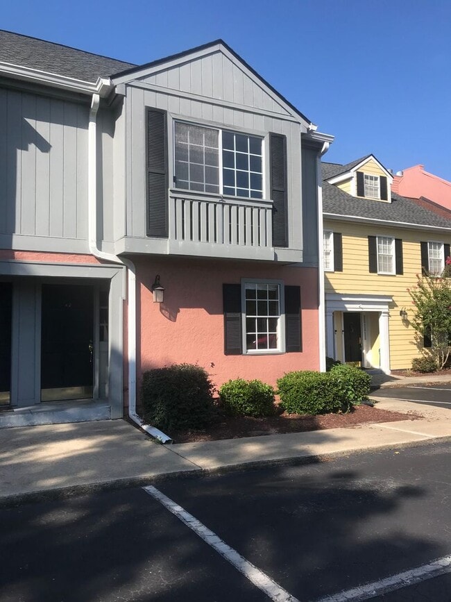Building Photo - 2-Story Townhome WALKING DISTANCE TO THE BEACH! COMMUNITY POOL!