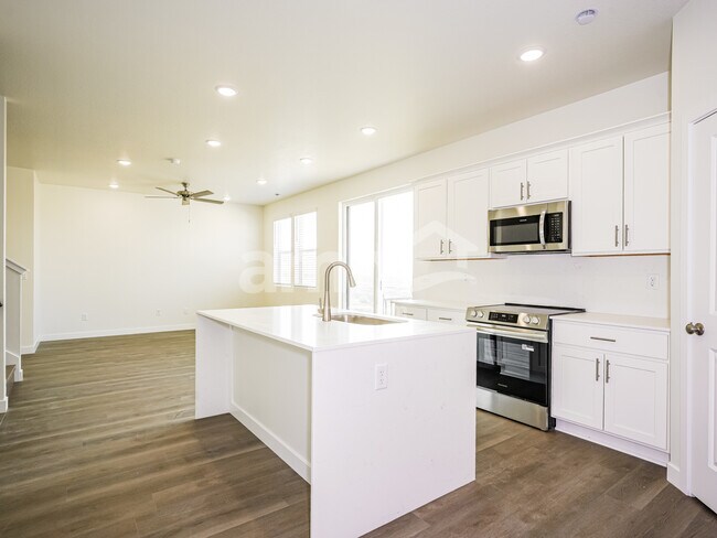 Photo - 1432 W Mahogany St
