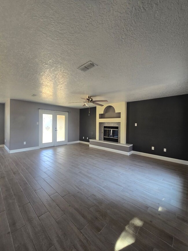 Photo - 231 Olive Dr