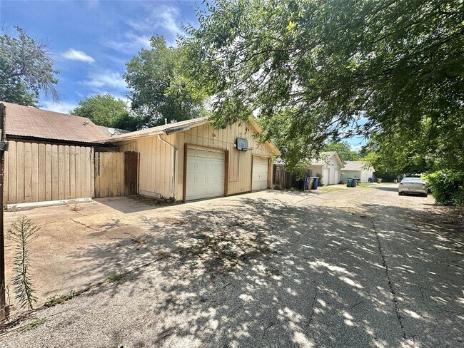 Photo - 207 W William Cannon Dr