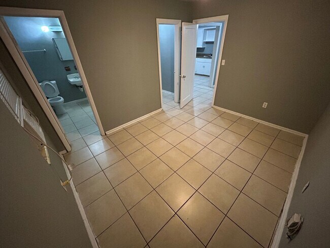 Photo - Cozy 1-Bedroom Apartment with Screened-In Patio & On-Site Laundry Unit 2