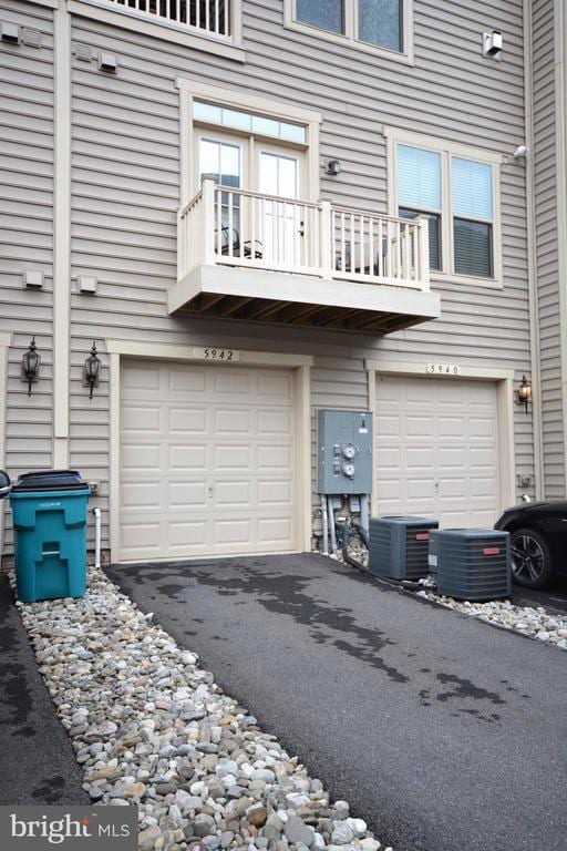 Building Photo - 5942 Leben Dr