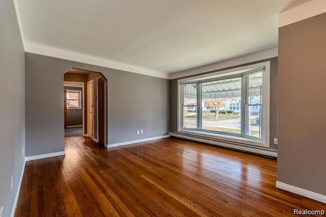 Photo - 629 N Vermont Ave