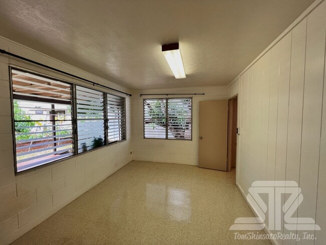 Photo - Two Story Home Diamond Head / Kapahulu