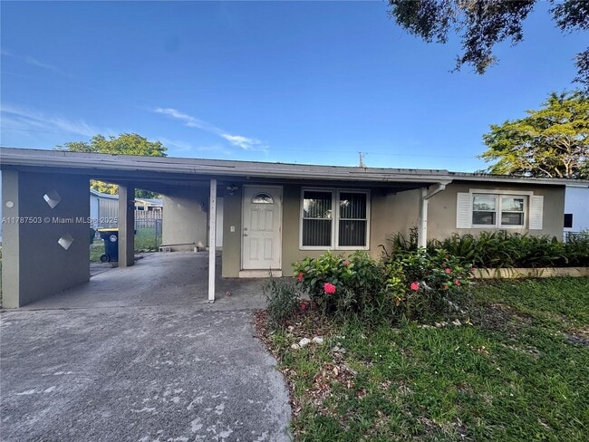Building Photo - 4720 SW 25th Terrace Rental