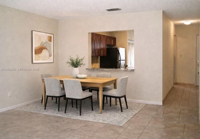 Building Photo - 9457 Palm Cir N Unit 9457