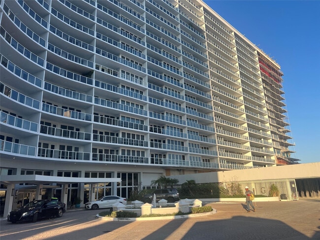 Building Photo - 4100 Galt Ocean Dr Unit 1105