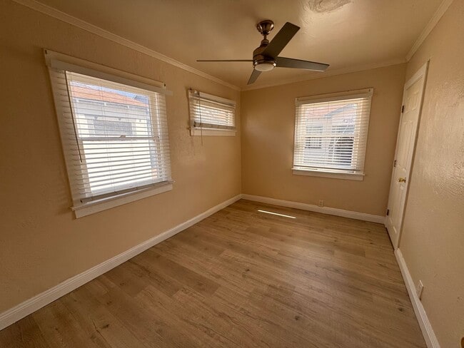 Photo - 4216 Woodlawn Ave Unidad 4218 Woodlawn