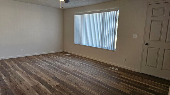 Photo - Roxbury Duplex Unit 11455