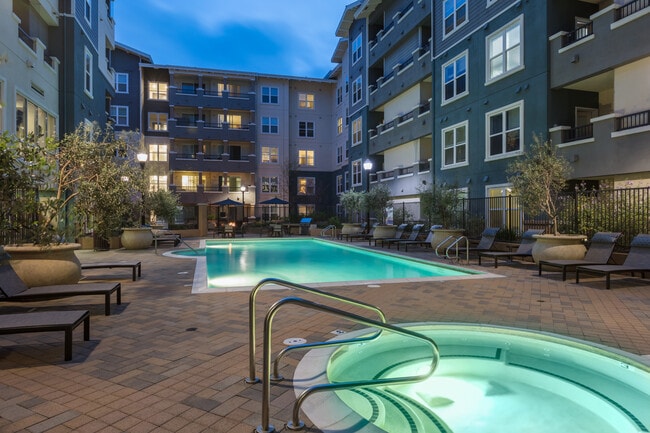 Swimming pool and spa - Avalon San Bruno Apartments