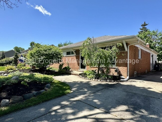 Photo - Mid-Century 3 Bed/2 Bath Ranch Near Downto...
